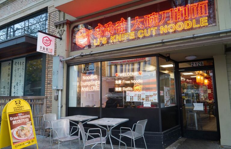 Li’s Knife Cut Noodle, a restaurant specializing in handmade knife-cut noodles and dumplings, opened its Downtown Berkeley location Dec. 8.